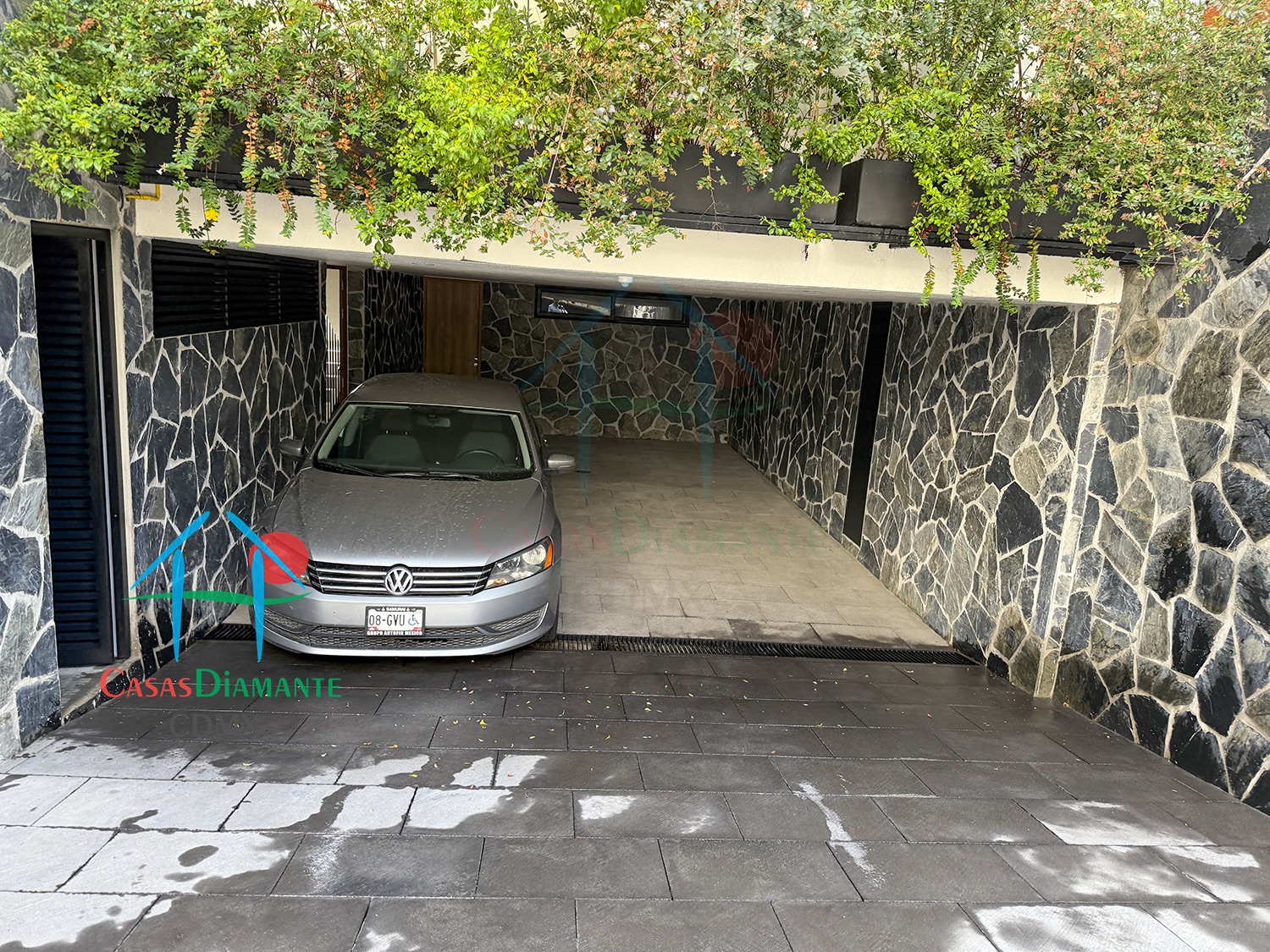 Las Águilas Verdun Casa B - Estacionamiento 1 Las Águilas Verdun Casa B - Estacionamiento 1